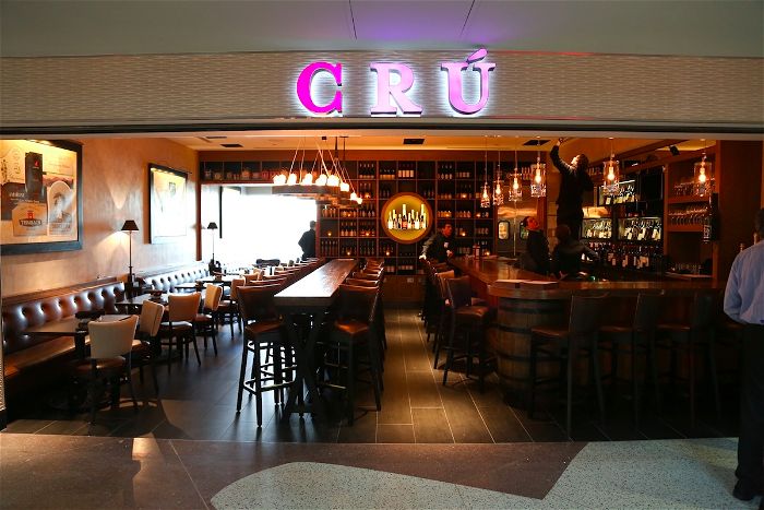 CRU Food and Wine Bar Aeropuerto Denver